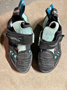 SCARPA Climbing Shoes Black & Green. Never worn